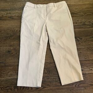 NWT loft riviera pant
Size 14 petite
Inseam 23”